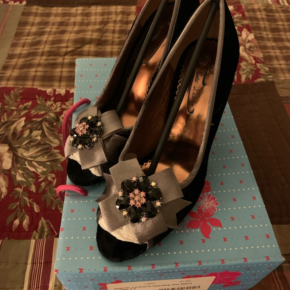 Poetic License Dazzling Day 6.5 Black Velvet Heels, Gray Satin Bows & Crystals - Picture 2 of 9